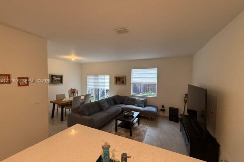 Adosado en venta en Miami, Florida, 4 dormitorios, 169.08 m2 № 2434067 - foto 11