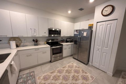 Adosado en venta en Miami, Florida, 4 dormitorios, 169.08 m2 № 2434067 - foto 6