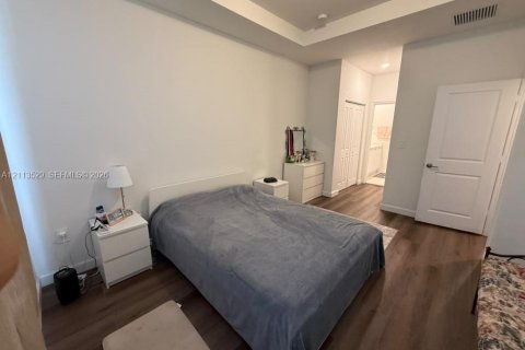 Adosado en venta en Miami, Florida, 4 dormitorios, 169.08 m2 № 2434067 - foto 21