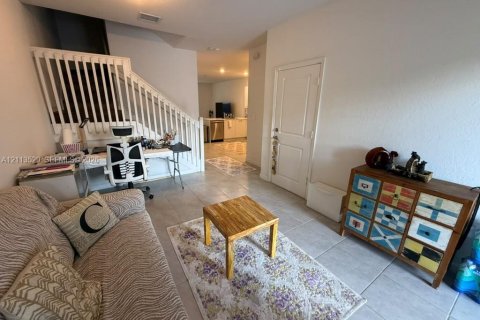 Adosado en venta en Miami, Florida, 4 dormitorios, 169.08 m2 № 2434067 - foto 3