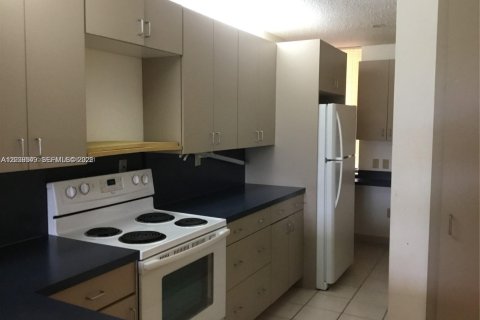 Condominio en alquiler en Plantation, Florida, 2 dormitorios, 77.48 m2 № 2086155 - foto 2