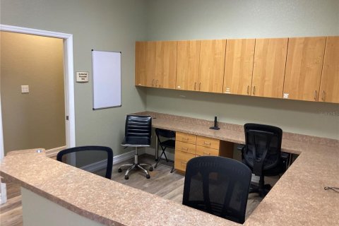 Propiedad comercial en alquiler en Port Charlotte, Florida, 121.33 m2 № 1884856 - foto 18