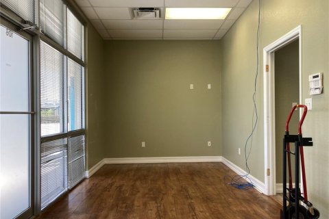 Propiedad comercial en alquiler en Port Charlotte, Florida, 121.33 m2 № 1884856 - foto 2