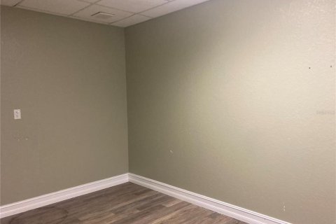 Propiedad comercial en alquiler en Port Charlotte, Florida, 121.33 m2 № 1884856 - foto 4