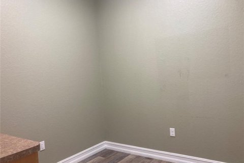 Propiedad comercial en alquiler en Port Charlotte, Florida, 121.33 m2 № 1884856 - foto 10