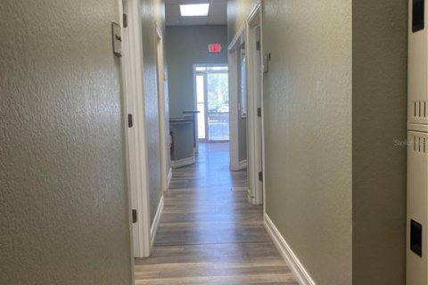 Propiedad comercial en alquiler en Port Charlotte, Florida, 121.33 m2 № 1884856 - foto 8