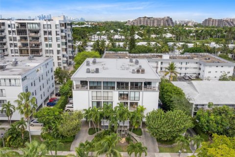 Condo in Key Biscayne, Florida, 2 bedrooms  № 1970915 - photo 2