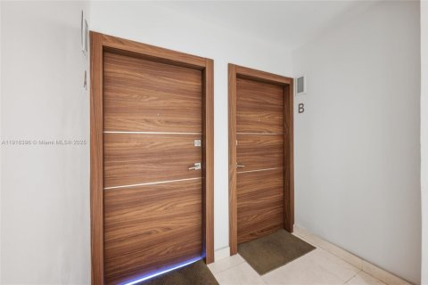 Condo in Key Biscayne, Florida, 2 bedrooms  № 1970915 - photo 8