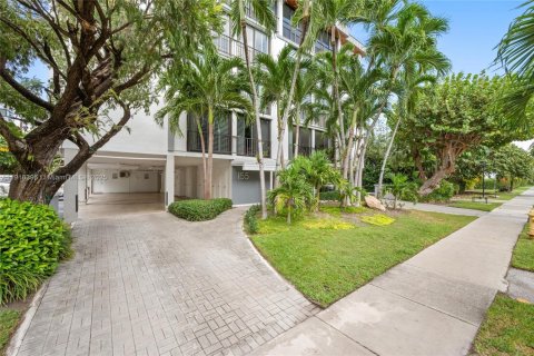 Condo in Key Biscayne, Florida, 2 bedrooms  № 1970915 - photo 1