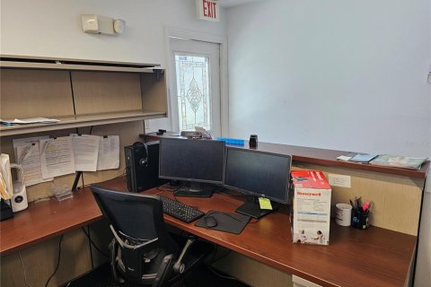 Commercial property in Clearwater, Florida 110.93 sq.m. № 2150133 - photo 2