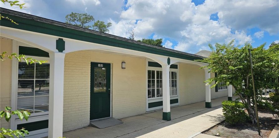 Commercial property in Clearwater, Florida 110.93 sq.m. № 2150133