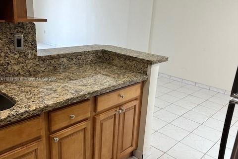 Condo in Miami Beach, Florida, 1 bedroom  № 1827533 - photo 30