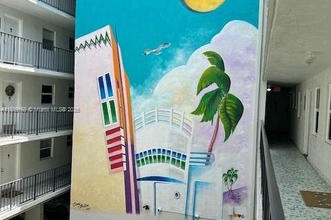 Condo in Miami Beach, Florida, 1 bedroom  № 1827533 - photo 26