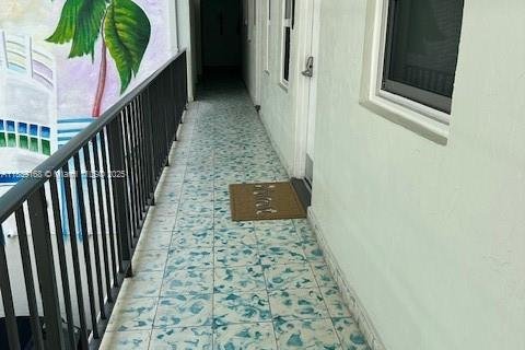Condo in Miami Beach, Florida, 1 bedroom  № 1827533 - photo 27