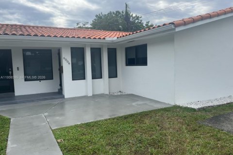 Villa ou maison à Virginia Gardens, Floride 3 chambres, 217.67 m2 № 2023732