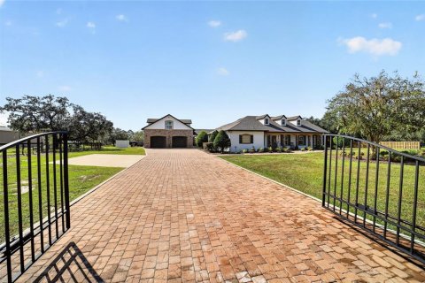 Villa ou maison à vendre à Bronson, Floride: 5 chambres, 414.62 m2 № 2399214 - photo 5