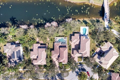 House in Wellington, Florida 5 bedrooms, 277.96 sq.m. № 986999 - photo 1