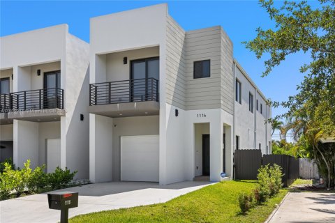 Townhouse in Fort Lauderdale, Florida 4 bedrooms, 164.07 sq.m. № 1745841 - photo 2