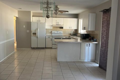 House in North Port, Florida 3 bedrooms, 122.26 sq.m. № 1721987 - photo 4