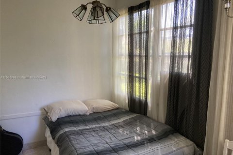 Купить кондоминиум в Лодердейл-Лейкс, Флорида 1 спальня, 63.55м2, № 1704407 - фото 21