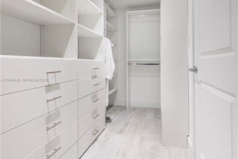 Copropriété à louer à Sunny Isles Beach, Floride: 3 chambres, 156.82 m2 № 2001079 - photo 15