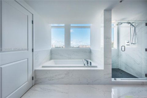 Copropriété à louer à Sunny Isles Beach, Floride: 3 chambres, 156.82 m2 № 2001079 - photo 12