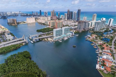 Copropriété à louer à Sunny Isles Beach, Floride: 3 chambres, 156.82 m2 № 2001079 - photo 3