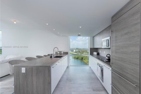 Copropriété à louer à Sunny Isles Beach, Floride: 3 chambres, 156.82 m2 № 2001079 - photo 8