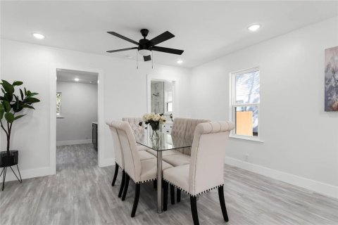 House in Orlando, Florida 3 bedrooms, 124.49 sq.m. № 1735143 - photo 2