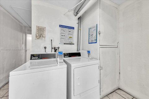 Купить кондоминиум в Лодерхилл, Флорида 2 спальни, 90.58м2, № 1864267 - фото 26