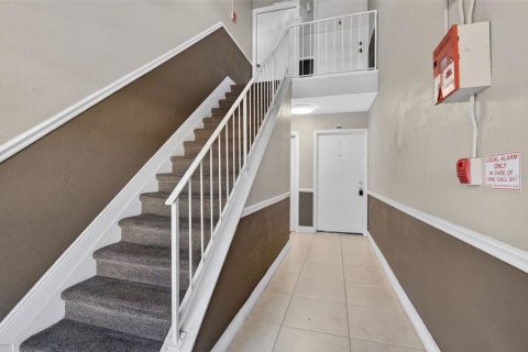 Condominio en venta en Tampa, Florida, 1 dormitorio, 59.83 m2 № 2231008 - foto 4