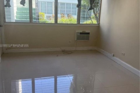 Condo in Bay Harbor Islands, Florida, 1 bedroom № 1990699 - photo 1