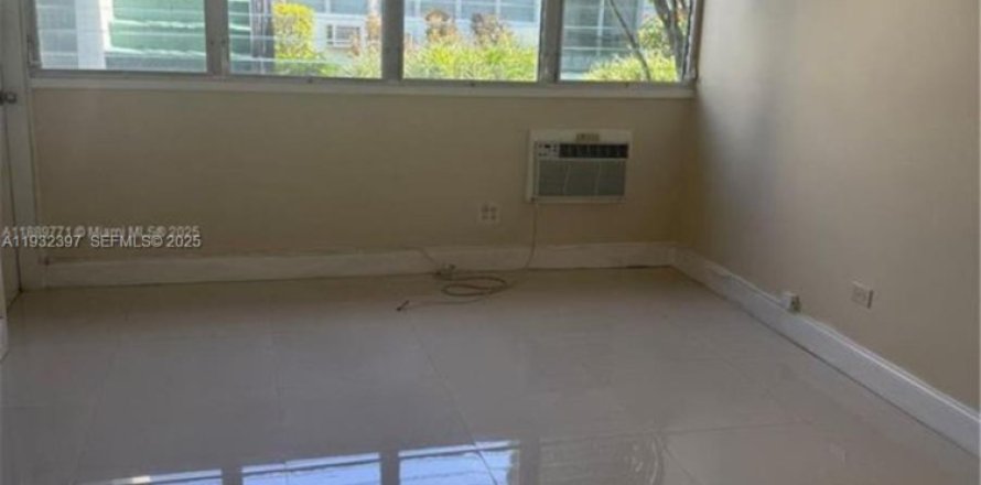 Condo in Bay Harbor Islands, Florida, 1 bedroom № 1990699