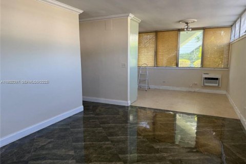 Condo in Bay Harbor Islands, Florida, 1 bedroom № 1990699 - photo 5