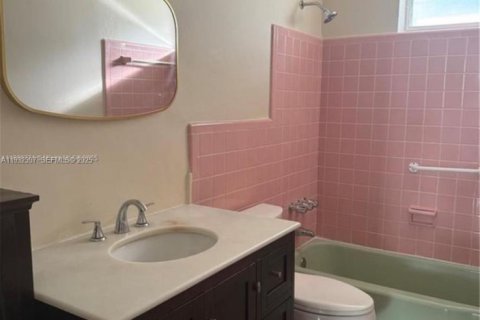 Condo in Bay Harbor Islands, Florida, 1 bedroom № 1990699 - photo 3