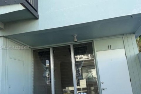 Condo in Bay Harbor Islands, Florida, 1 bedroom № 1990699 - photo 6