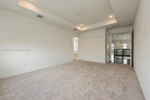 House in Boca Raton, Florida 5 bedrooms, 428.19 sq.m. № 2068827 - photo 11