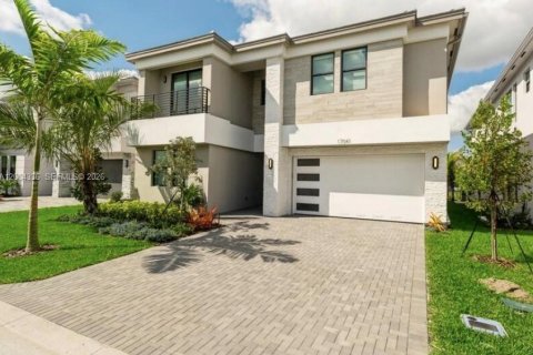 House in Boca Raton, Florida 5 bedrooms, 428.19 sq.m. № 2068827