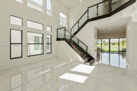 House in Boca Raton, Florida 5 bedrooms, 428.19 sq.m. № 2068827 - photo 4