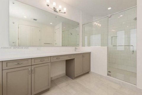 House in Boca Raton, Florida 5 bedrooms, 428.19 sq.m. № 2068827 - photo 13