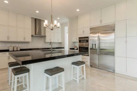 House in Boca Raton, Florida 5 bedrooms, 428.19 sq.m. № 2068827 - photo 7