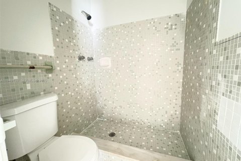 Снять в аренду виллу или дом в Лодердейл-Лейкс, Флорида 2 спальни, 63.64м2, № 2004892 - фото 6