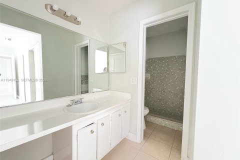 Снять в аренду виллу или дом в Лодердейл-Лейкс, Флорида 2 спальни, 63.64м2, № 2004892 - фото 5