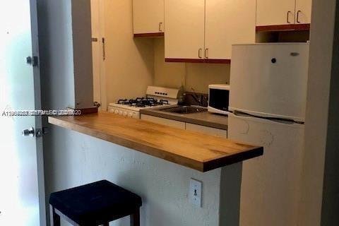 Condo in South Miami, Florida, 1 bedroom  № 2026918 - photo 7