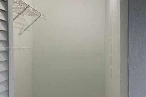 Condo in South Miami, Florida, 1 bedroom  № 2026918 - photo 5