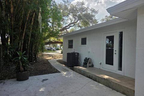 Villa ou maison à louer à Sarasota, Floride: 4 chambres, 153.66 m2 № 2433686 - photo 5