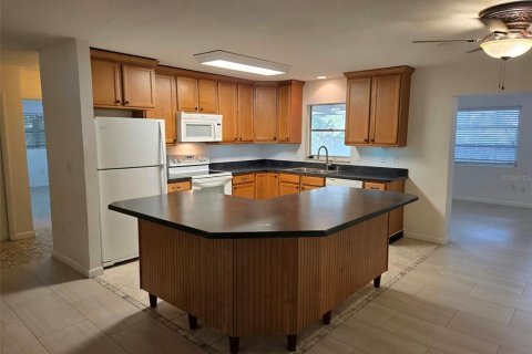 Villa ou maison à louer à Sarasota, Floride: 4 chambres, 153.66 m2 № 2433686 - photo 9
