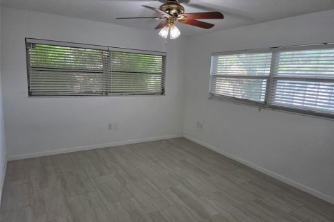 Villa ou maison à louer à Sarasota, Floride: 4 chambres, 153.66 m2 № 2433686 - photo 15