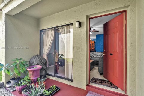 Condo in Coral Springs, Florida, 2 bedrooms № 1957166 - photo 3