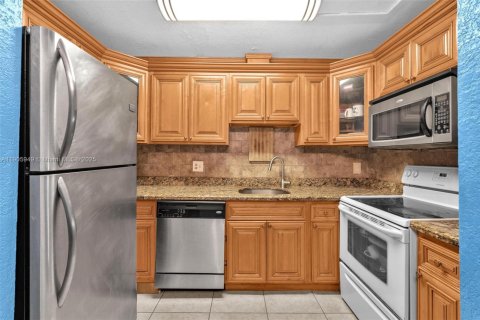 Condo in Coral Springs, Florida, 2 bedrooms № 1957166 - photo 13